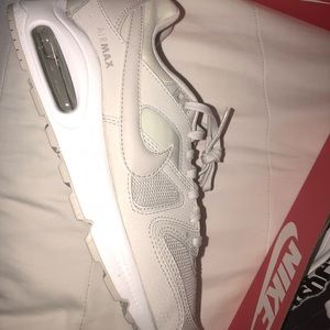 Women’s air max command